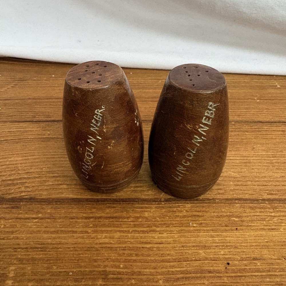 Vintage/Retro Wood Salt & Pepper Shakers Set Brown 2.5" Lincoln Nebr